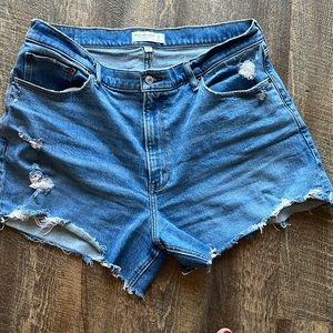 Abercrombie & Fitch Curve Love Mom 4” Short Size 33/16